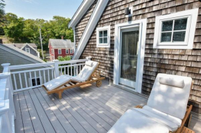 4 min Walk to Commercial Street and Beach